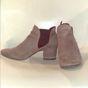 FOREVER 21 grey ankle boots